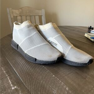 Gore-Tex Men's White and Black Sneakers